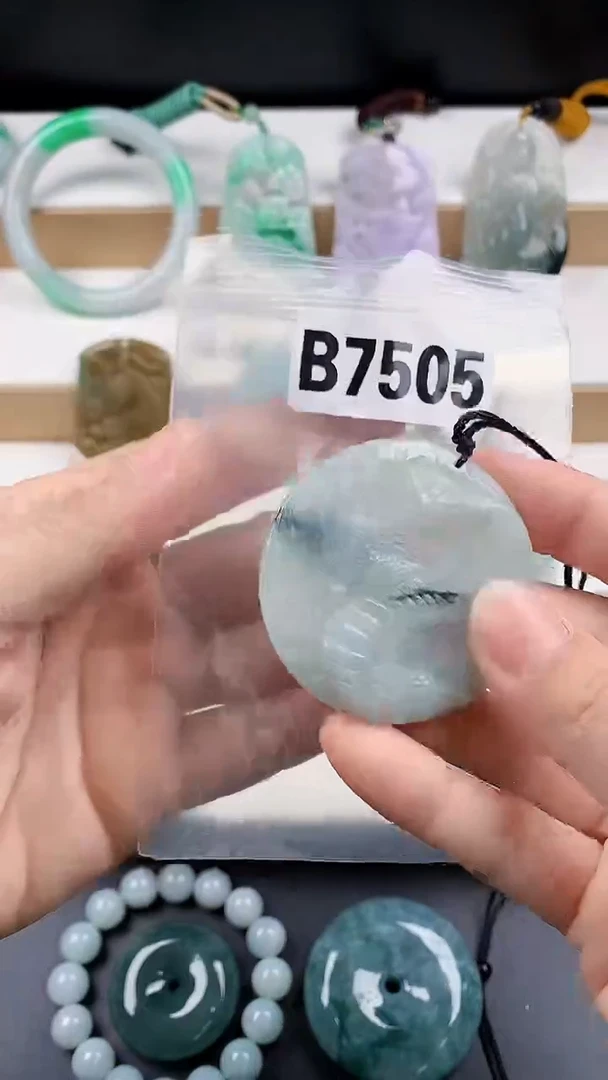 颈饰未镶嵌翡翠天然翡翠吊坠挂件