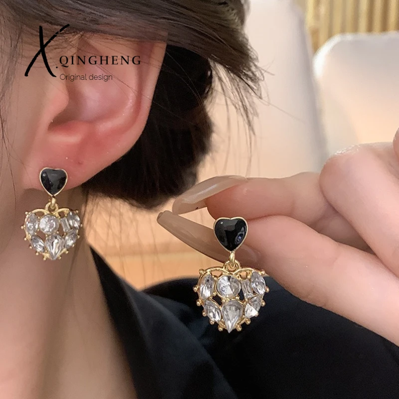 铜合金锆石耳饰 小众精致爱心女ins潮百搭气质桃心设计感耳钉轻奢