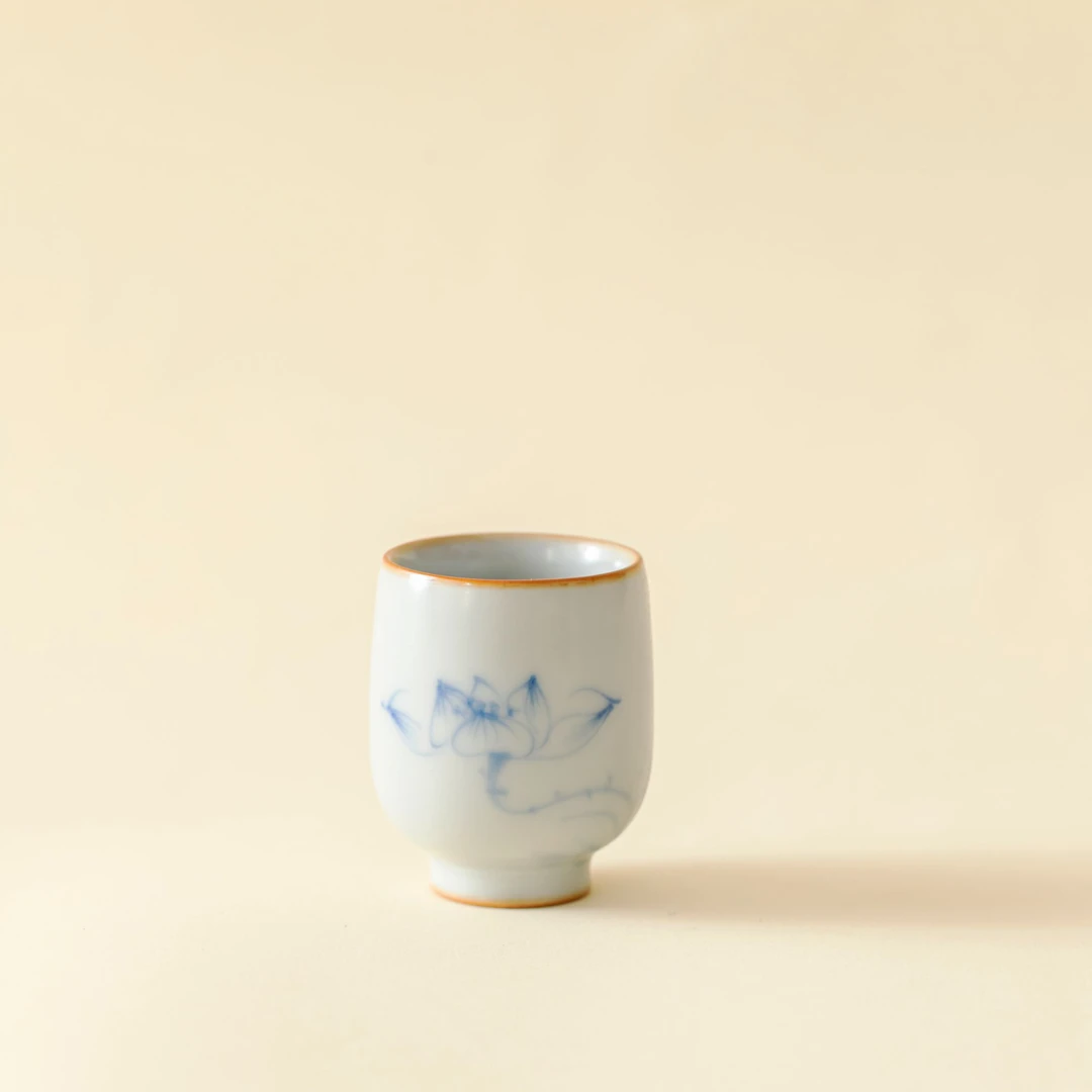 手绘荷花品茗杯高档功夫陶瓷家用茶杯