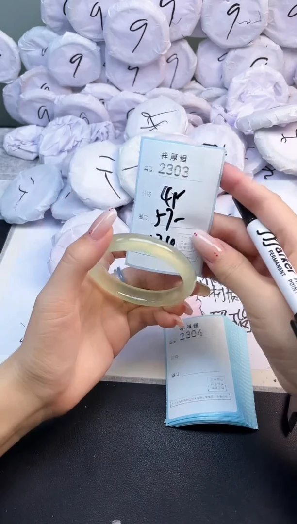 玛瑙/玉髓手镯未镶嵌2303