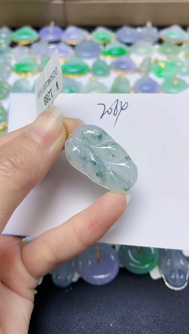 翡翠18K金镶嵌颈饰天然缅甸翡翠A货