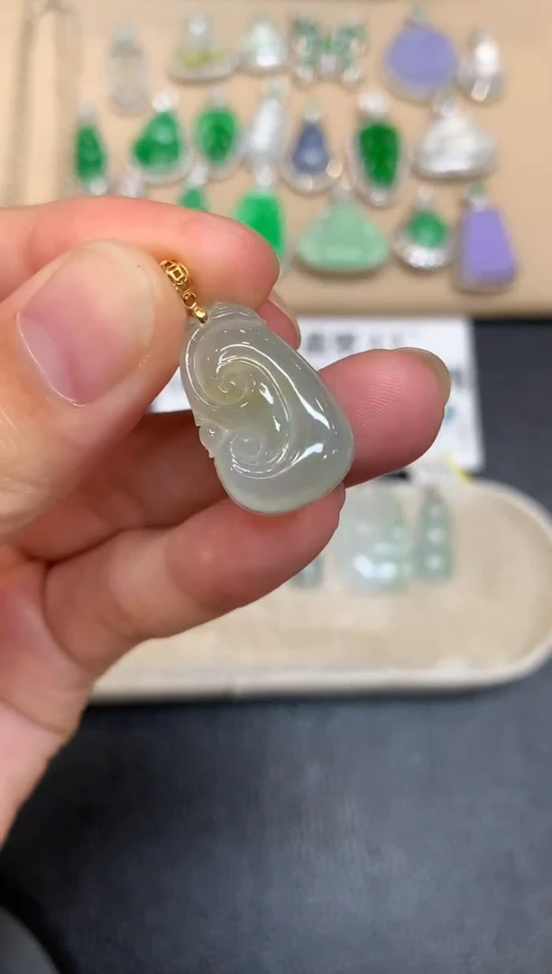 颈饰18K金镶嵌翡翠如意【无服务费