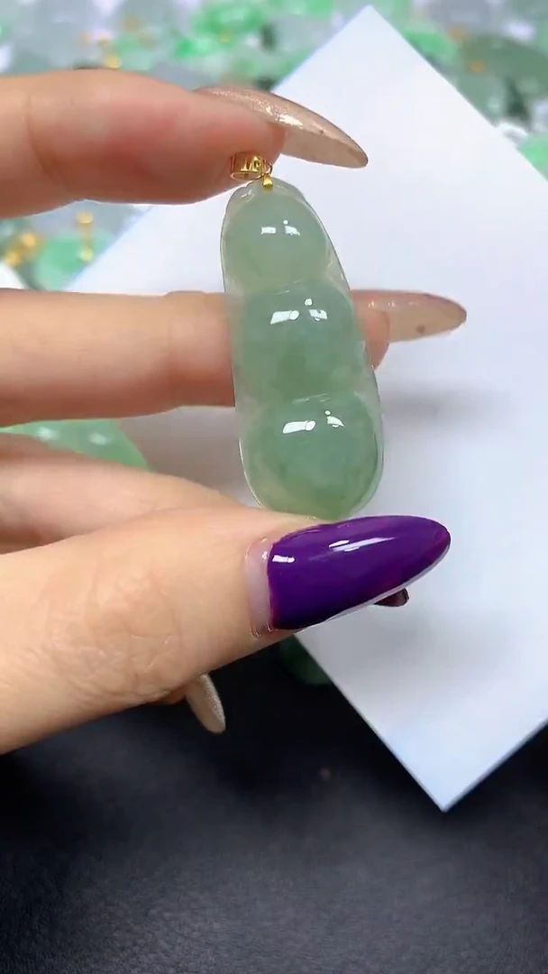 颈饰18K金镶嵌翡翠