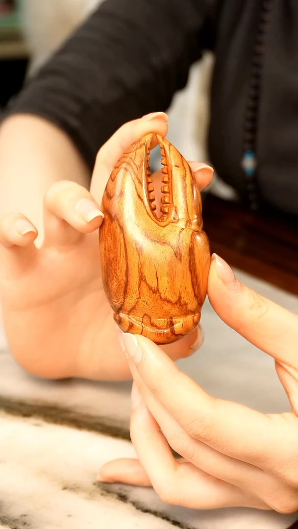 【闪购商品】黄花梨/降香黄檀海黄手上有钱手把件