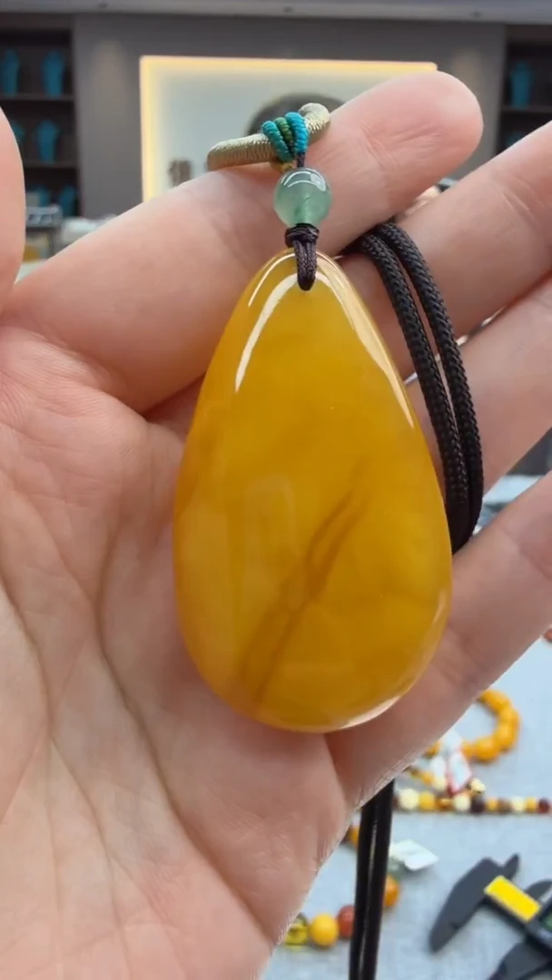 琥珀颈饰未镶嵌222秒拍号 假一罚三