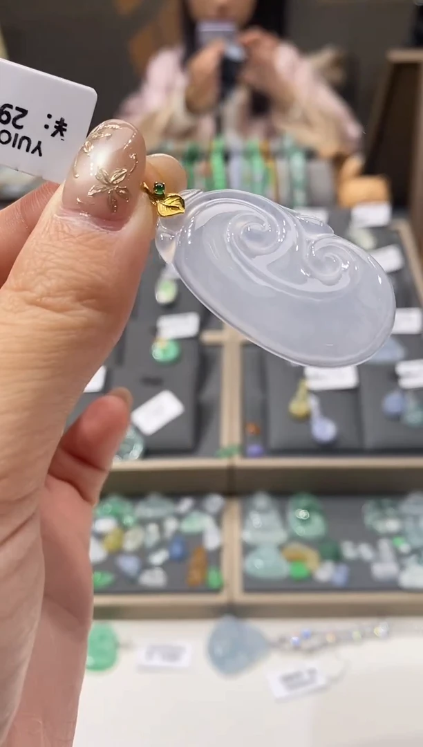 颈饰18K金镶嵌翡翠?****己如意