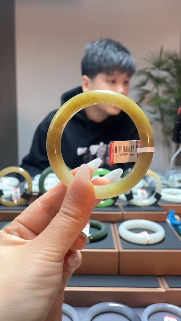 【闪购商品】和田玉手镯未镶嵌57黄金糖28559164