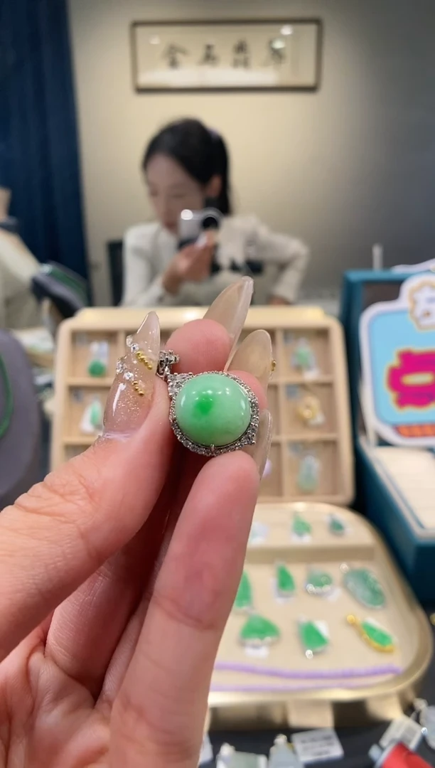 【闪购商品】翡翠吊坠(不含链)银S925镶嵌蛋面