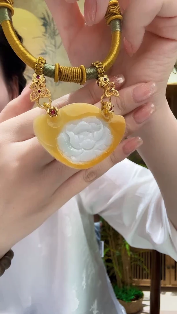 颈饰未镶嵌翡翠吊坠