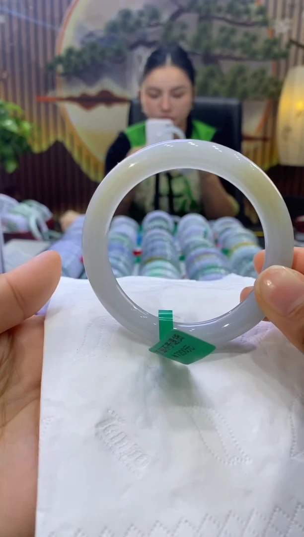 【闪购商品】翡翠手镯未镶嵌多人05779