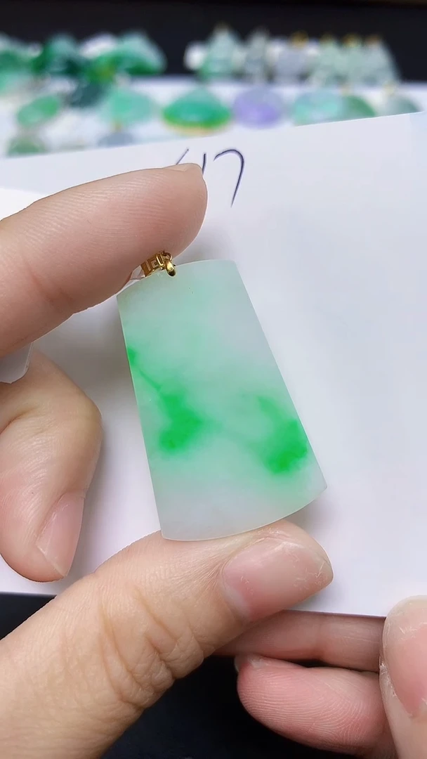 翡翠18K金镶嵌颈饰天然缅甸翡翠A货