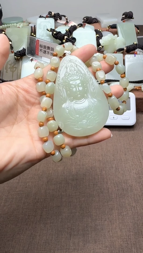 颈饰未镶嵌和田玉嗯*？嗯哼