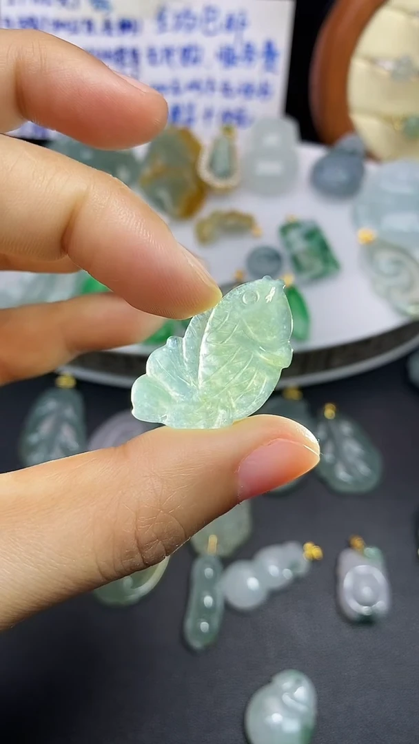 颈饰未镶嵌翡翠吊坠