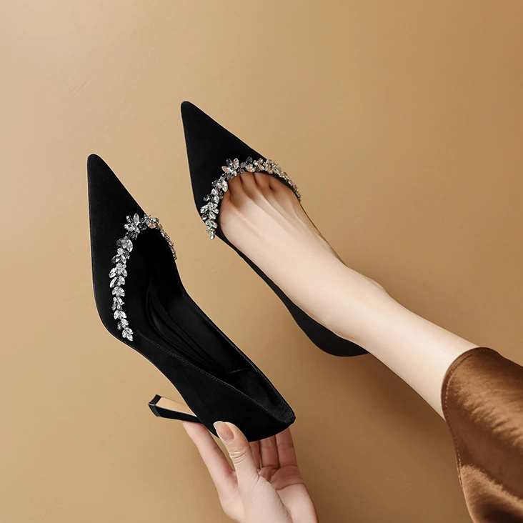 8cm轻奢风水钻镶边单鞋银色细跟尖头高跟鞋真皮百搭通勤职业女鞋