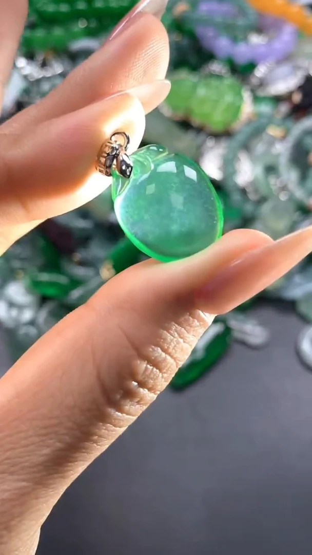 颈饰未镶嵌翡翠(配扣头多样性发其一）8