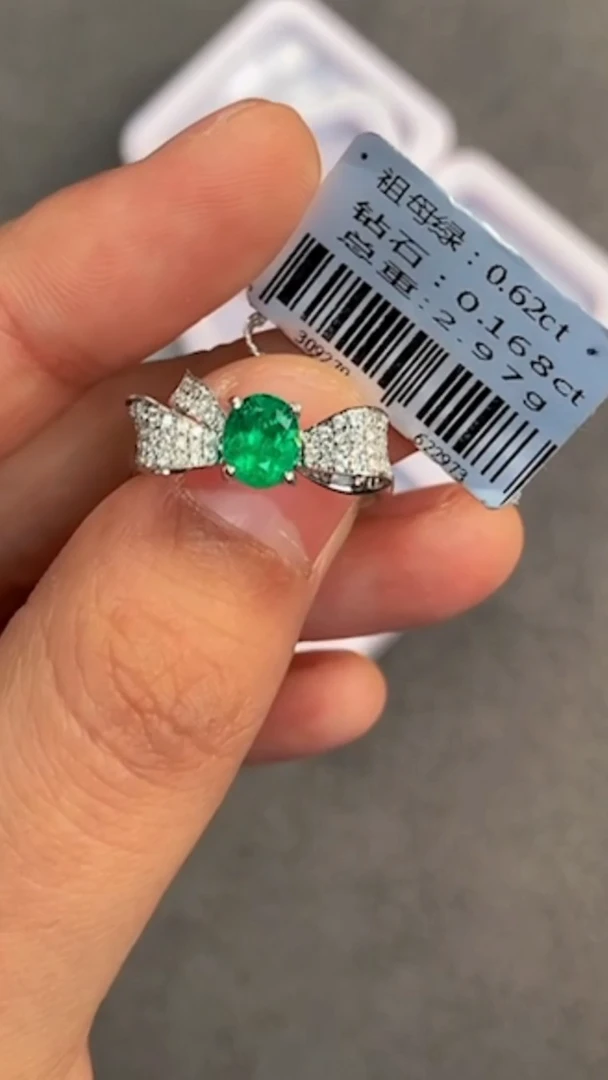 【闪购商品】祖母绿戒指18K金镶嵌0.62克拉潘潘