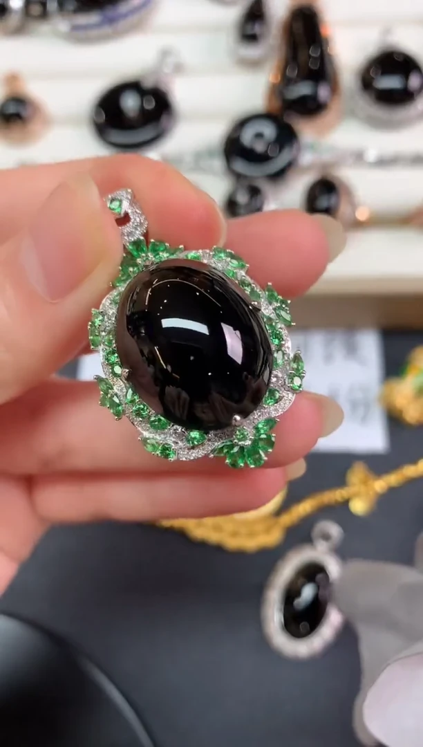 吊坠(不含链)18K金镶嵌翡翠W6|19800