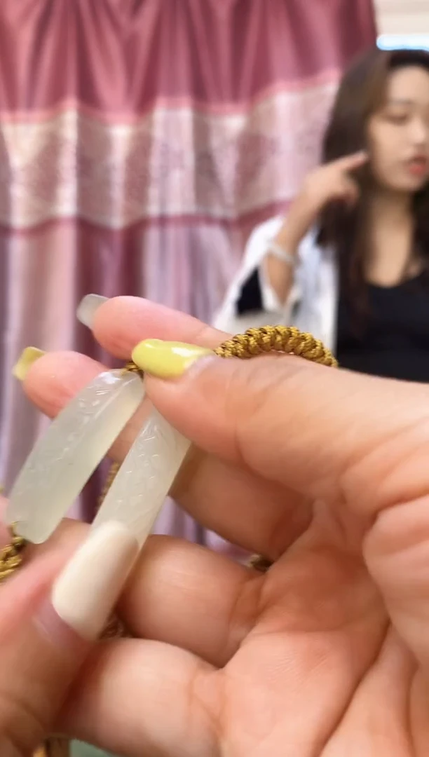 未镶嵌岫玉手牌多样性发其中之一