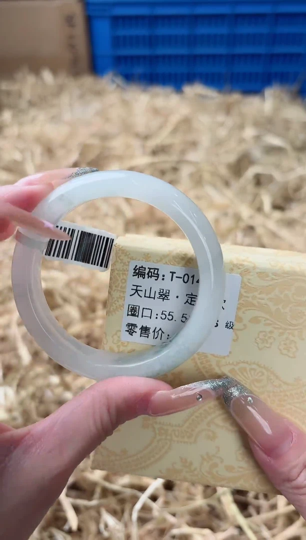 未镶嵌手镯石英质玉T-0145