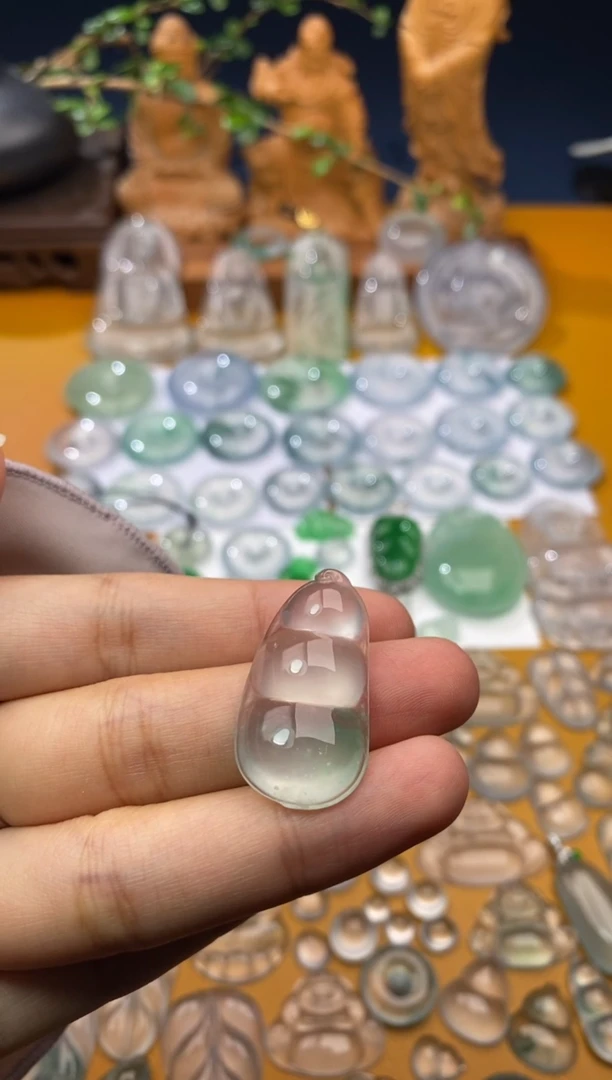 翡翠未镶嵌颈饰福豆31.2*16.3*6.3