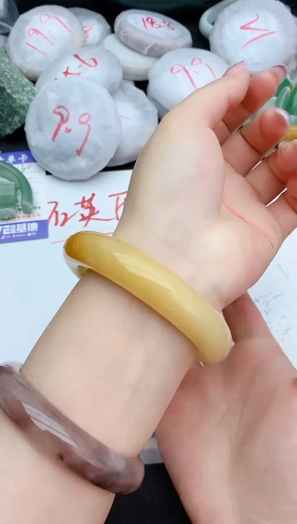 石英质玉手镯未镶嵌184+61/62