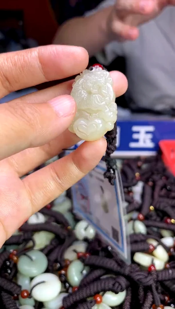 未镶嵌和田玉挂件1