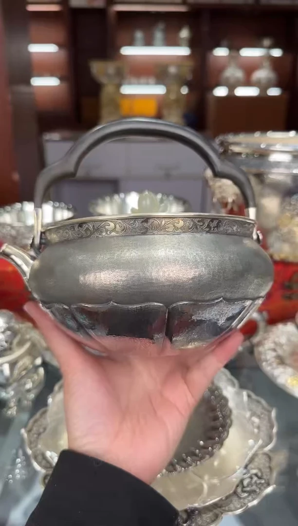 二*F足银手工精工老师錾刻莲花卷草纹提梁烧水壶