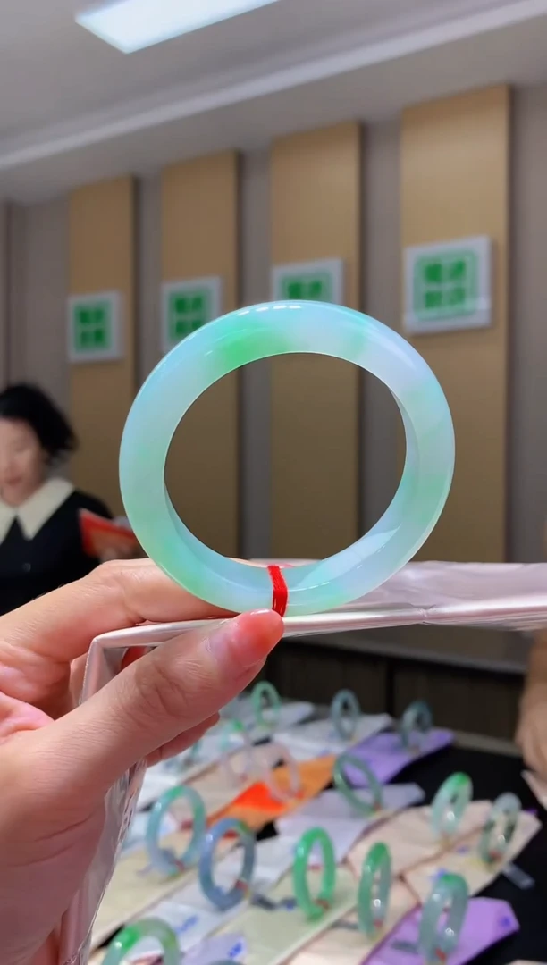 未镶嵌手镯翡翠-qq818 圈口56.3 全款25万 定金2万
