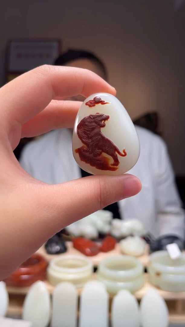 颈饰未镶嵌和田玉吊坠