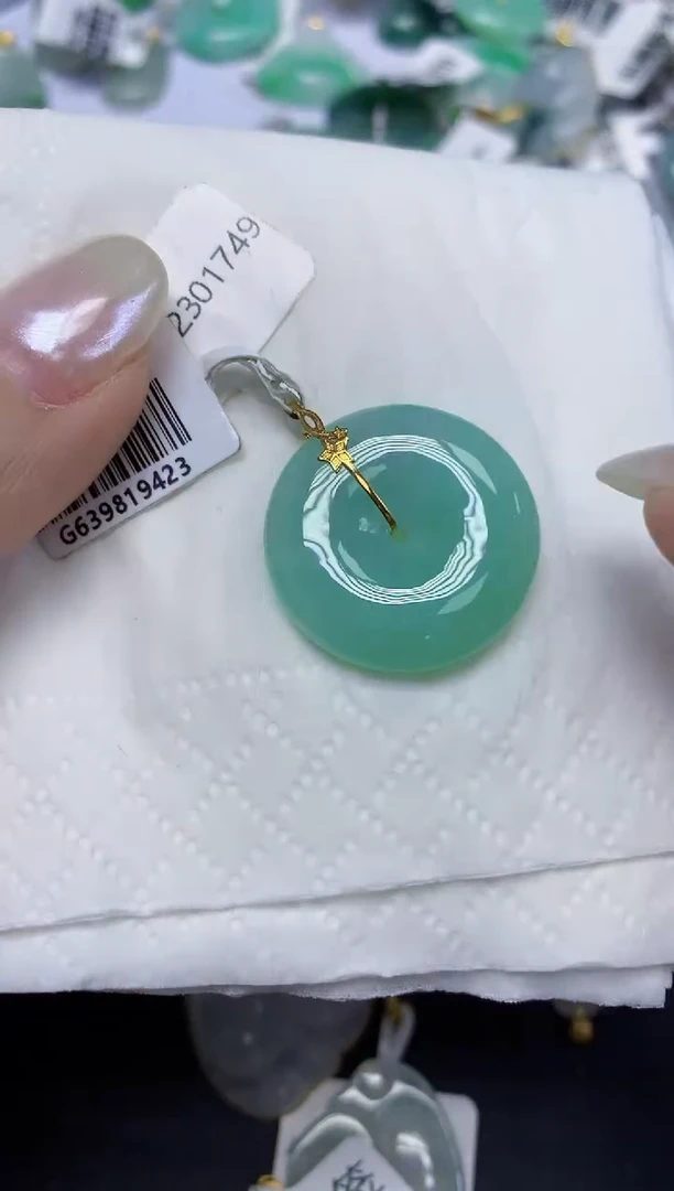 翡翠18K金镶嵌颈饰天然缅甸翡翠A货