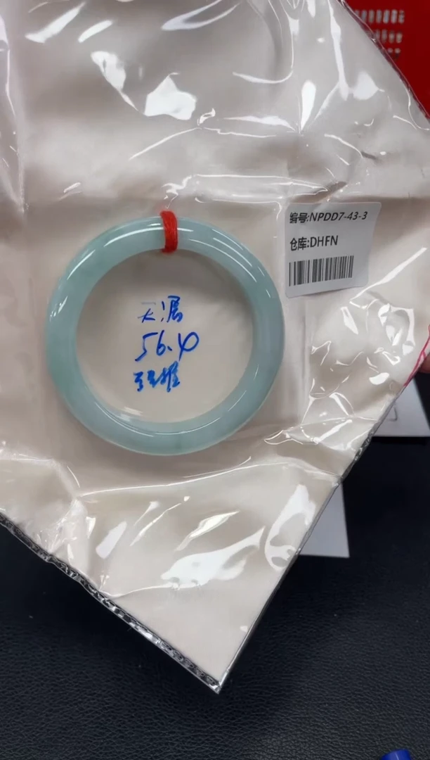 翡翠手镯未镶嵌琪*翡翠手镯