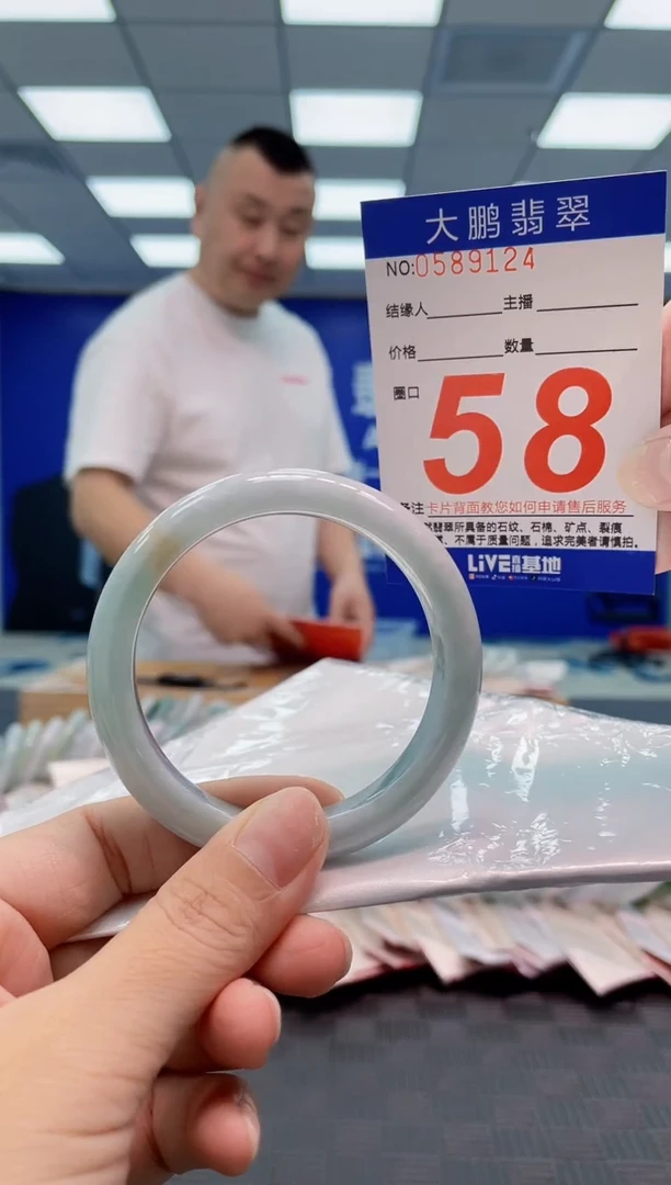 翡翠手镯未镶嵌AAAAAAAA