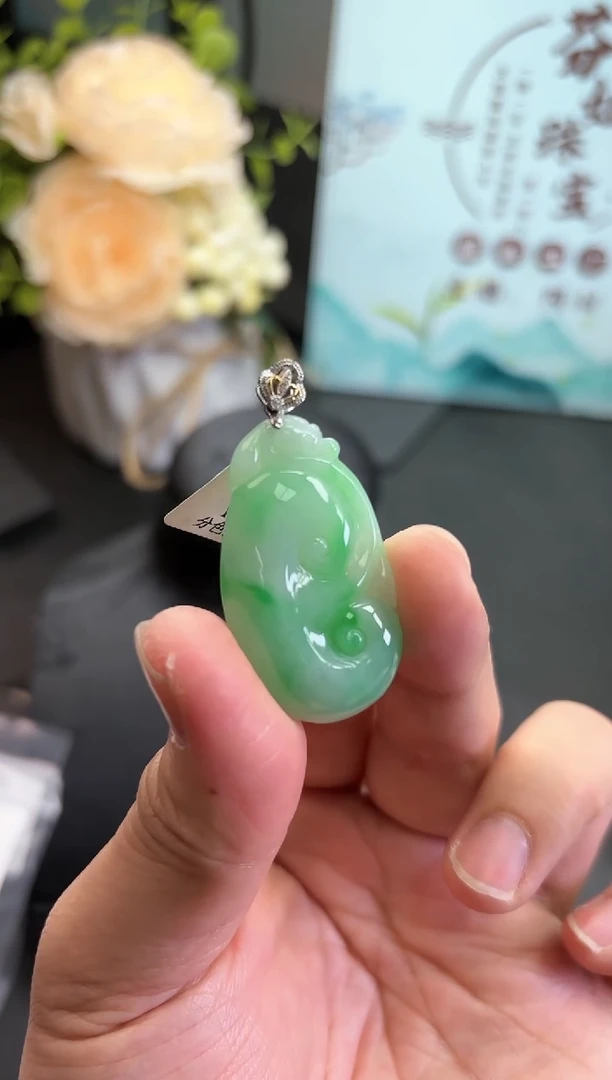 【闪购商品】翡翠颈饰18K金镶嵌如意