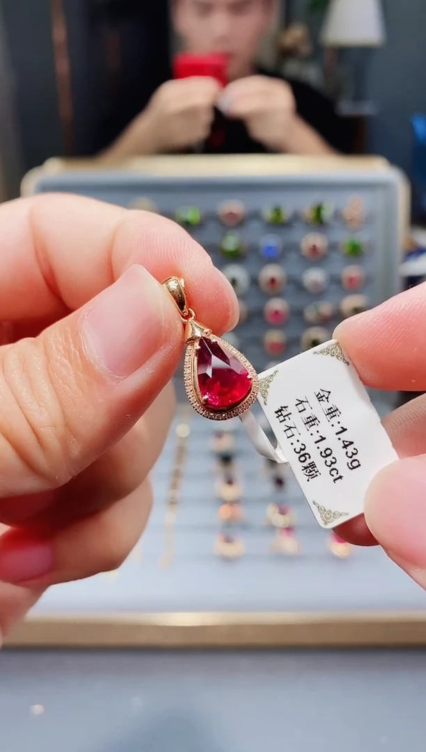 颈饰18K金镶嵌碧玺1.93.