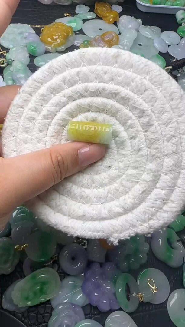 颈饰未镶嵌翡翠缅甸翡翠吊坠