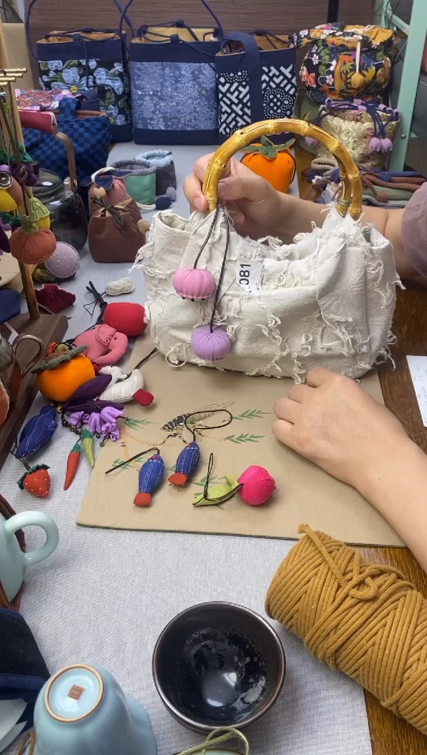 褴褛风竹柄包（麻色）+双头莲蓬——