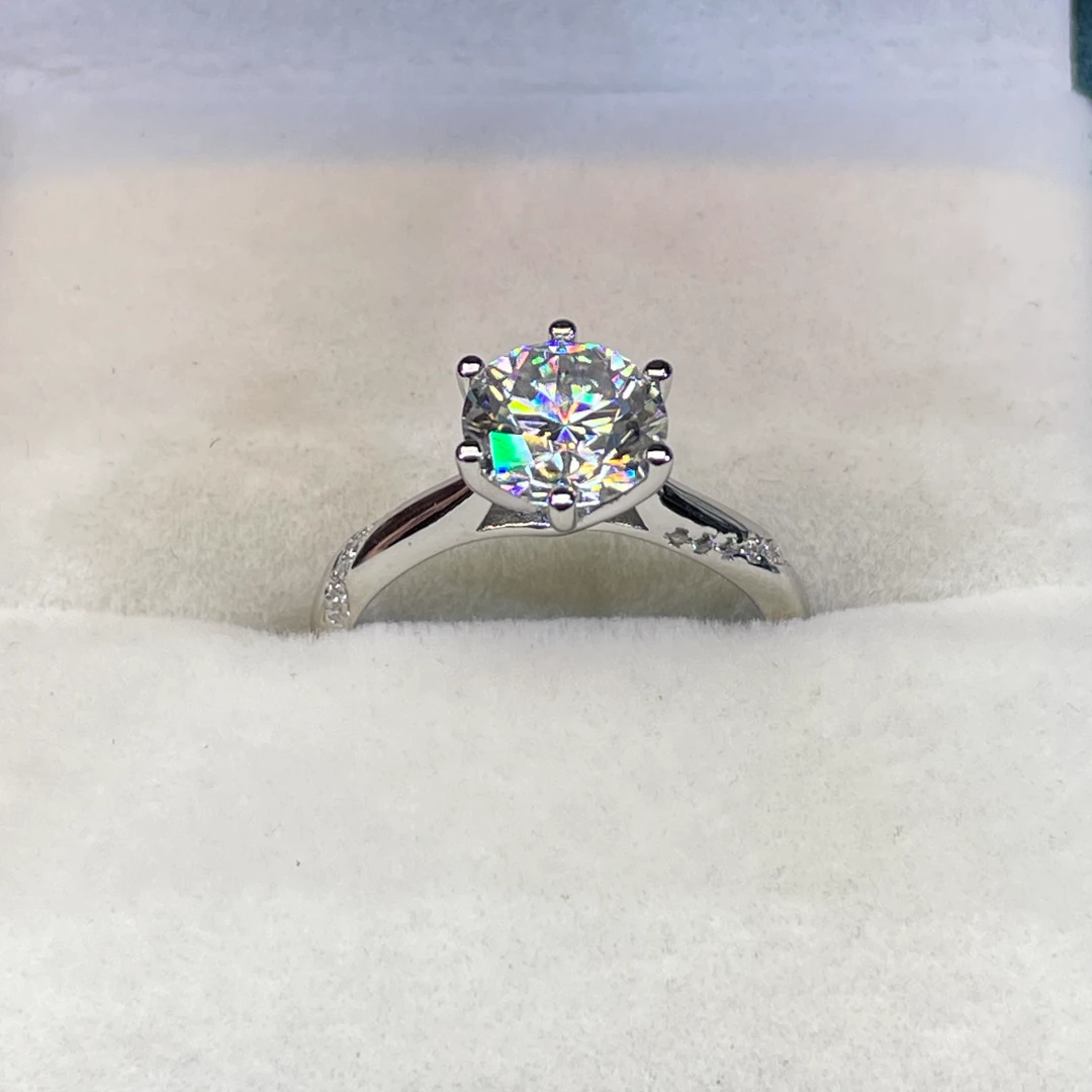 【Vivia】甄选 通家六爪戒指2.0CT