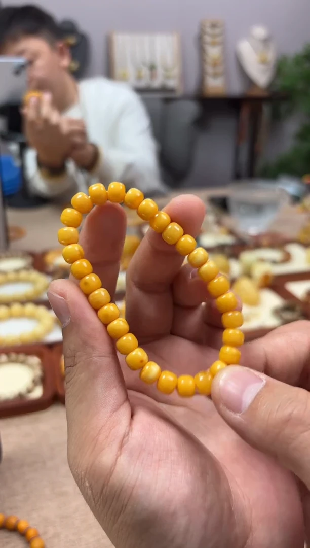 【闪购商品】琥珀裸石未镶嵌手串