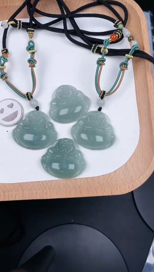 翡翠未镶嵌颈饰LC019翡翠冰绿中佛（多样性发其一）