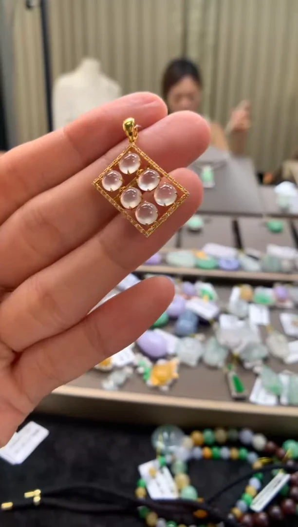 翡翠18K金镶嵌颈饰算盘