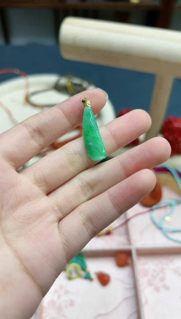 【闪购商品】翡翠颈饰18K金镶嵌18k金翡翠竹节吊坠*1 YD赠链