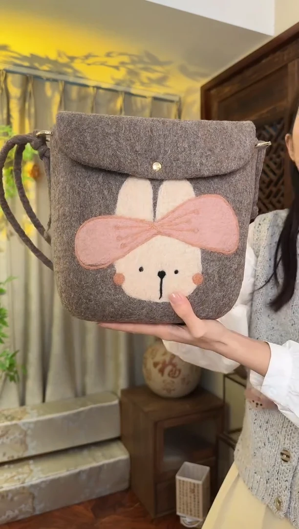 羊毛非遗纯手工包  单肩翻盖蝴蝶结兔子