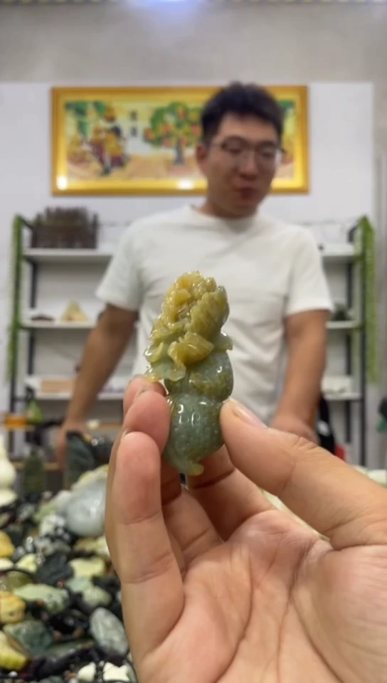 未镶嵌岫玉吊坠
