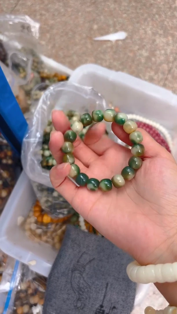 吊坠菩提根/象牙果绿色桶珠单圈