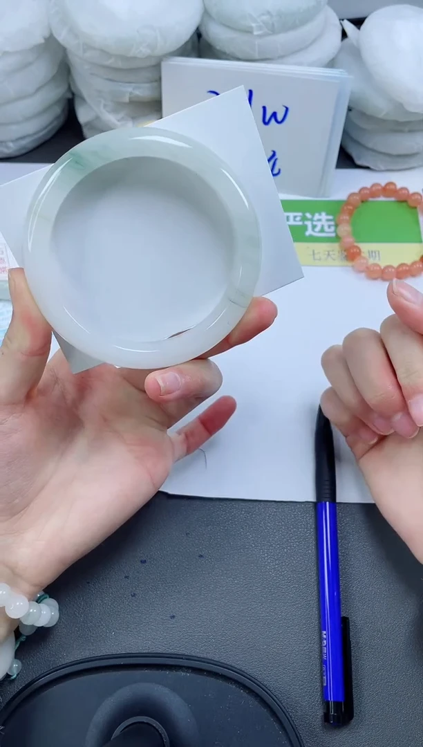 【闪购商品】石英质玉手镯未镶嵌178-64.3