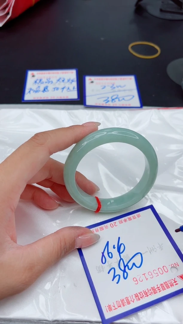 翡翠手镯未镶嵌1