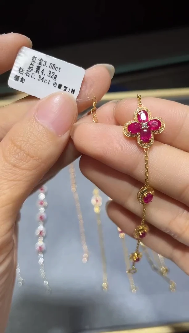 18K金镶嵌手链红宝石1