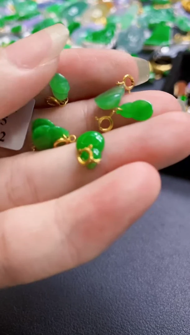 翡翠18K金镶嵌颈饰多样性发货发1