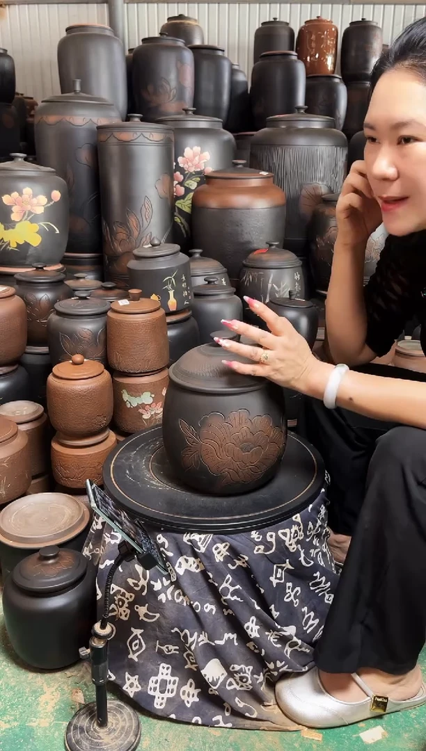 罐完品茶叶罐 龙蛋 黑色 牡丹花