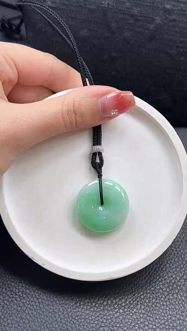 【闪购商品】翡翠颈饰未镶嵌平安扣